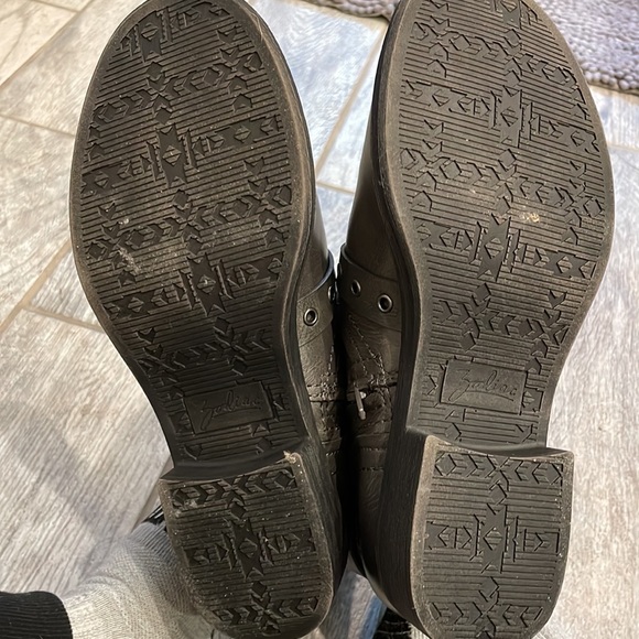 Boots - Picture 4 of 7